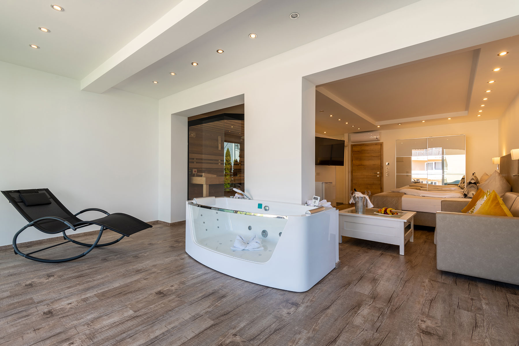 Kategorie 7 – Wellness Suite mit Balkon & Blick auf das Biotop