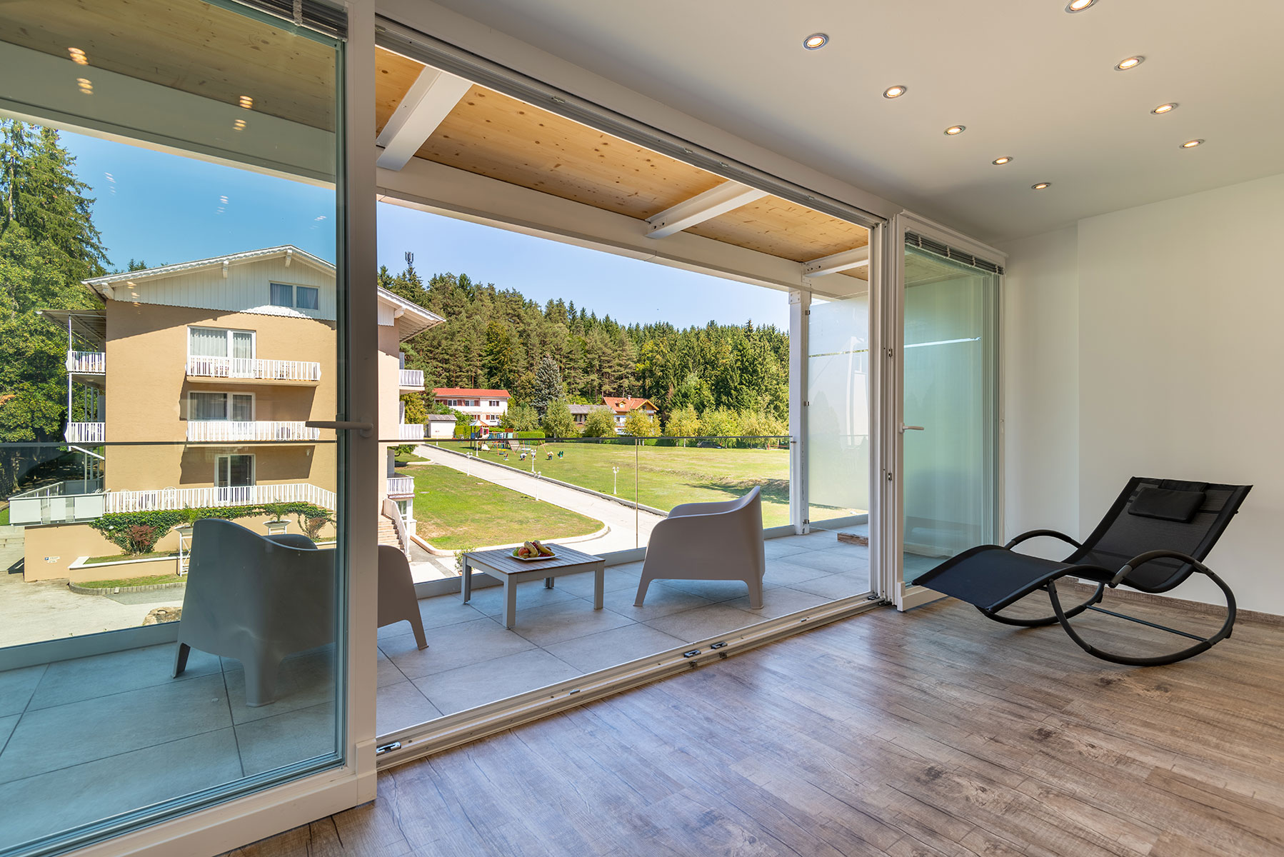 Kategorie 7 – Wellness Suite mit Balkon & Blick auf das Biotop